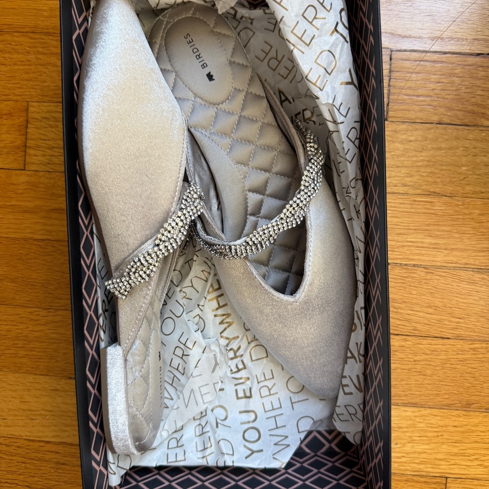 Birdies The Swan Snow Crystal Bracelet Flats Velvet NIB 9.5
